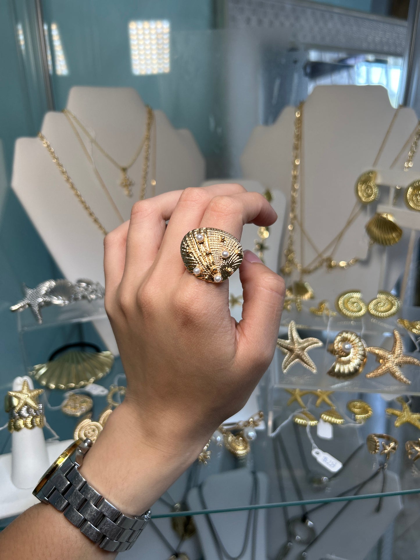 Gold seashell
