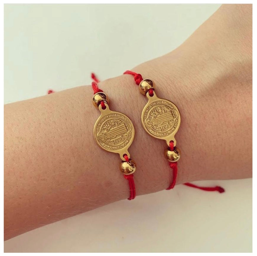 RED STRINGED BRACELET