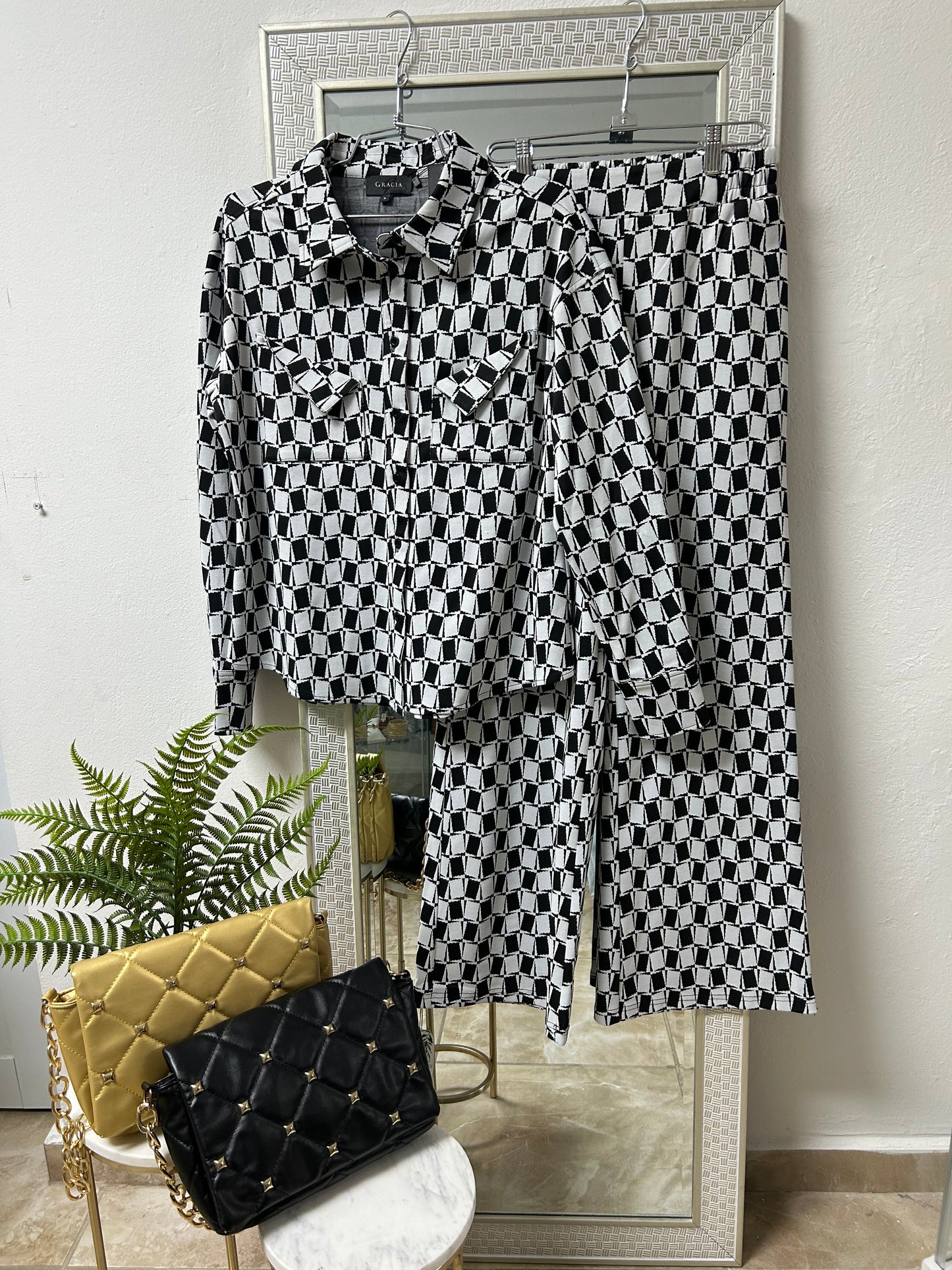 Checkered set