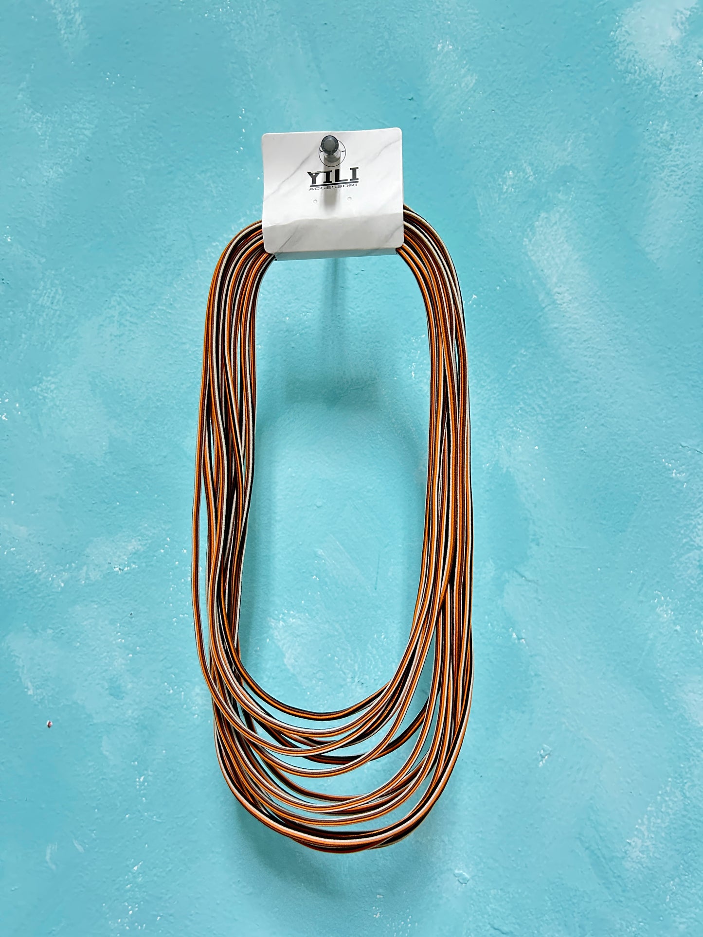 Short & thin stringy necklace