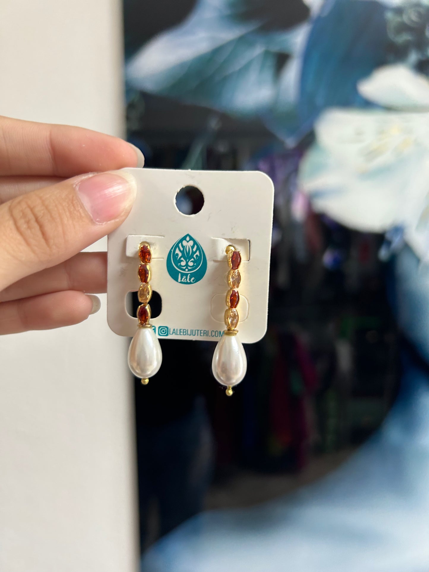 Lále Red Teardrop Earrings