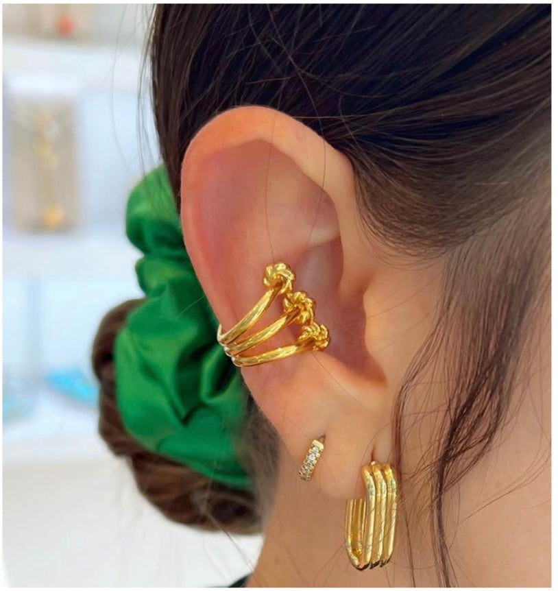 TRIPLE FLOWER EARCUFF GOLD