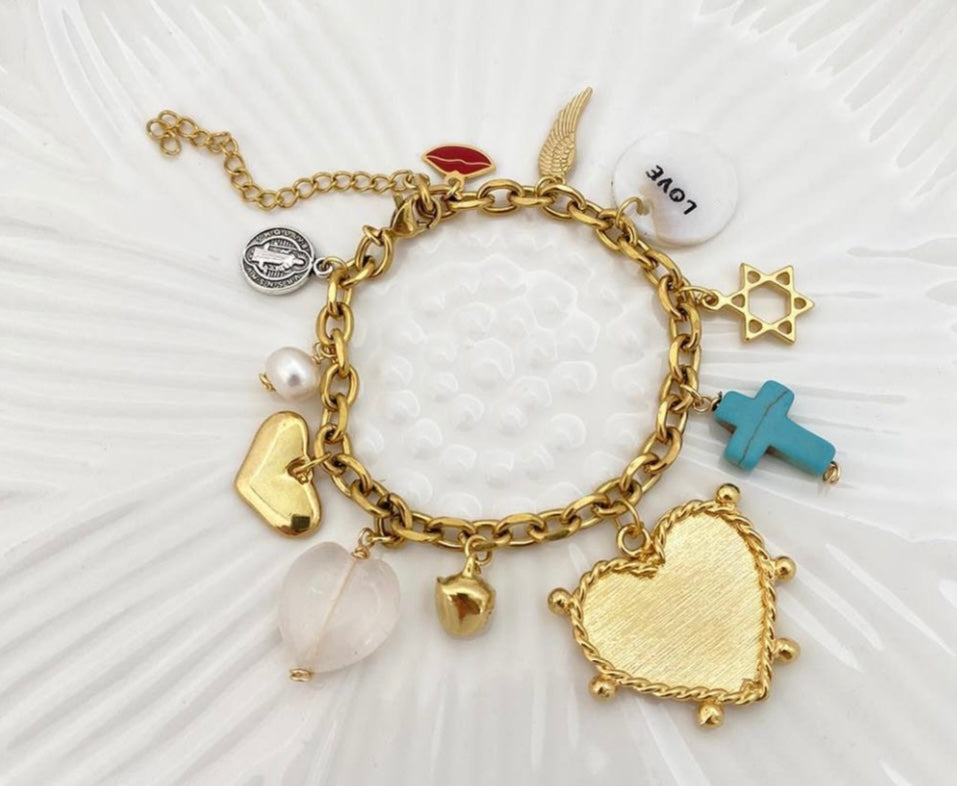 GOLD BRACELET WITH BRONZE HEART