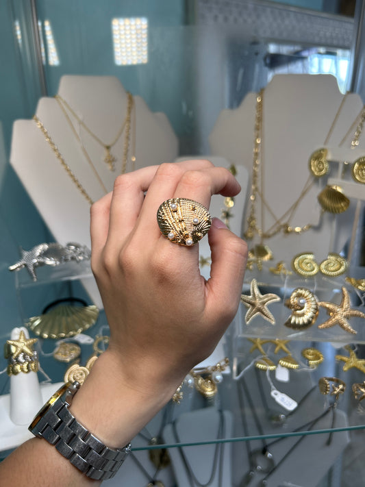 Gold seashell