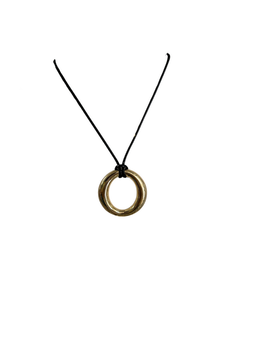 Circle string necklace
