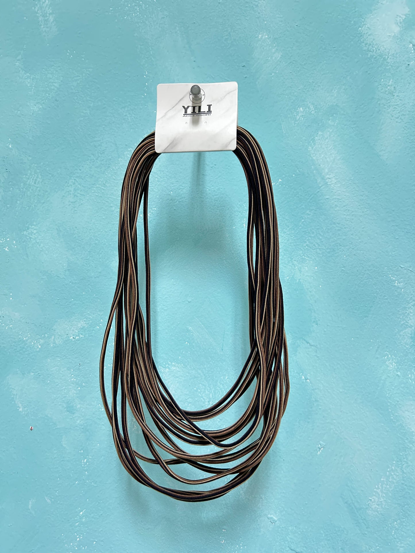Short & thin stringy necklace