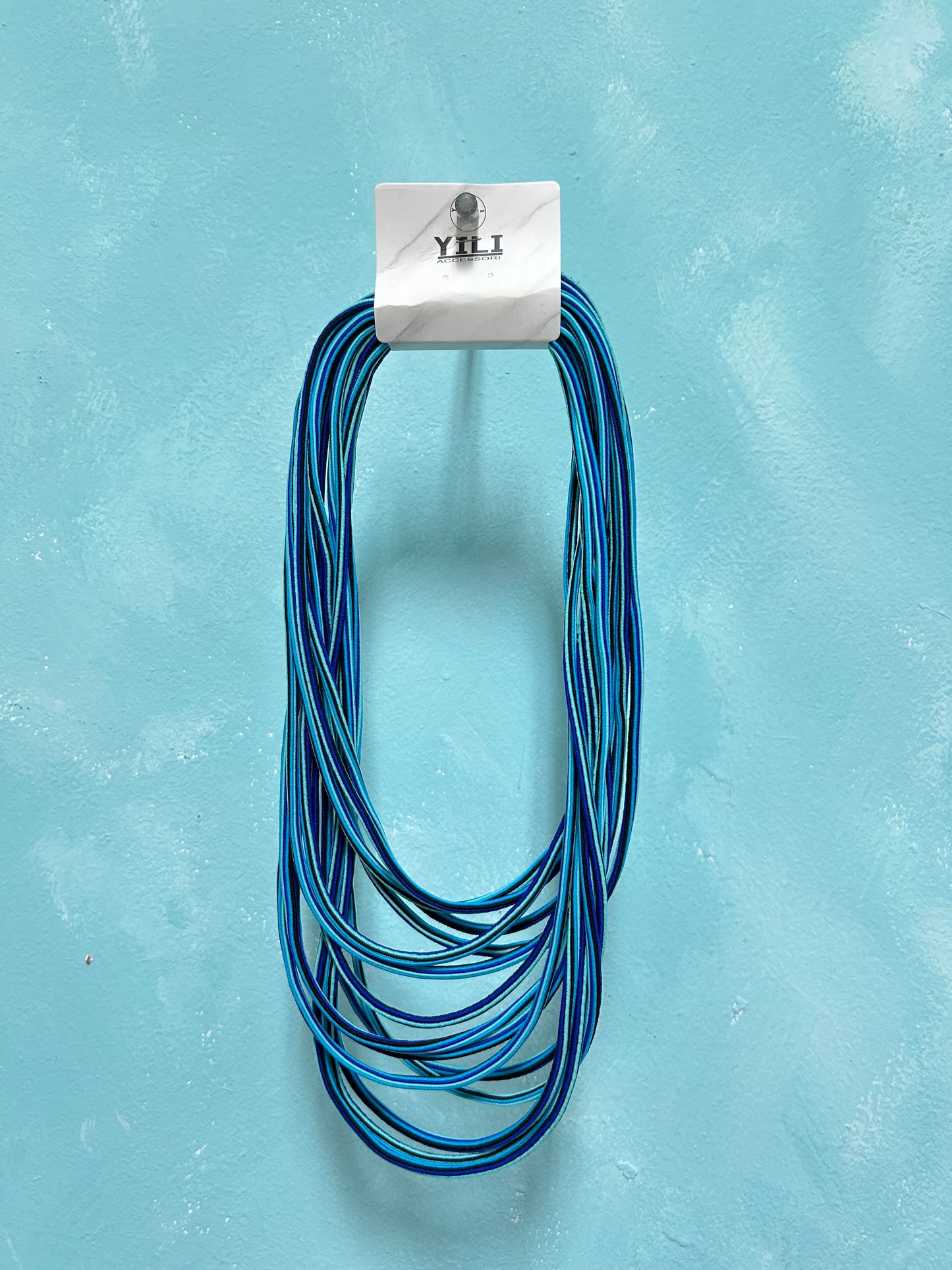 Short & thin stringy necklace