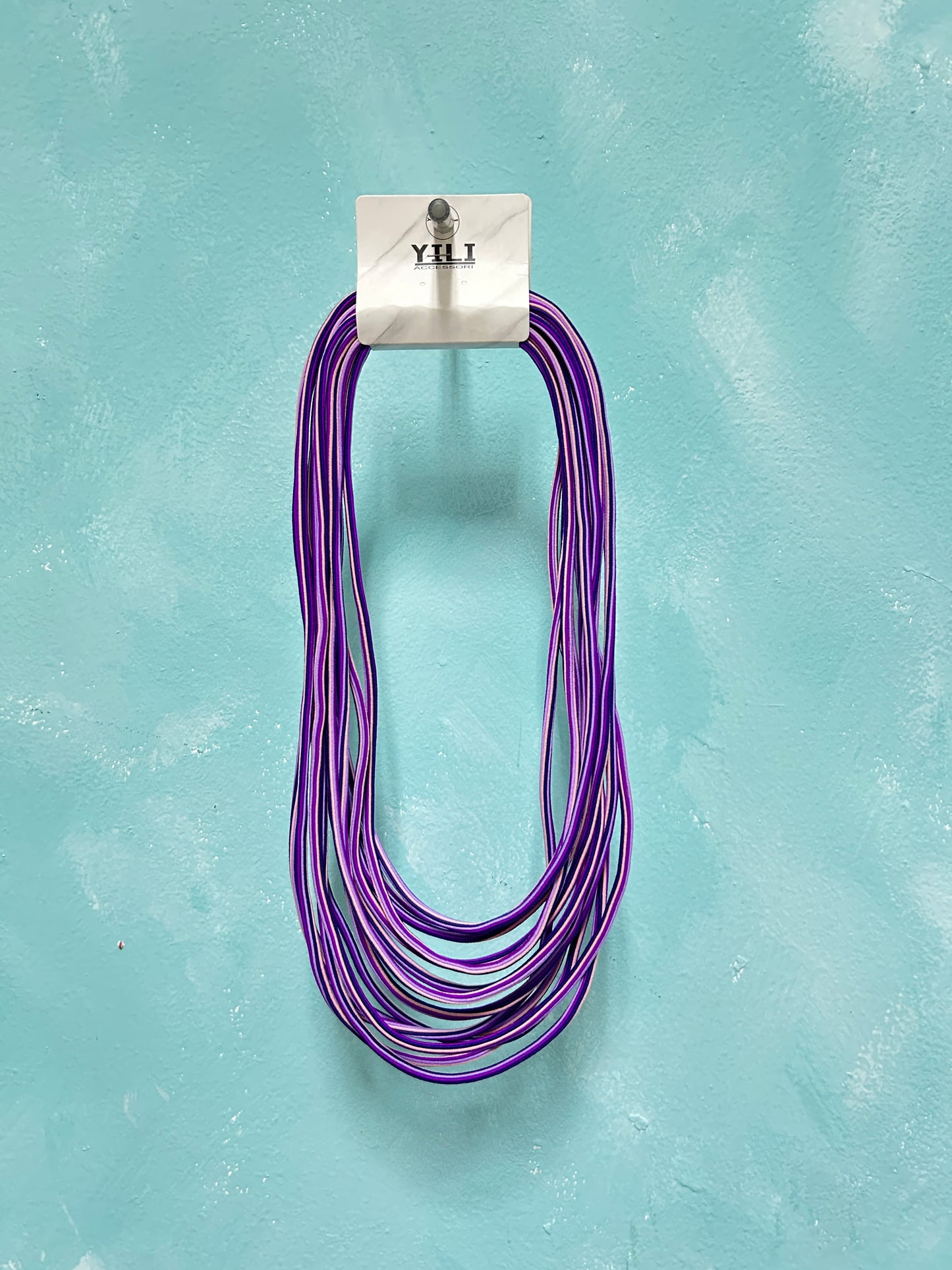 Short & thin stringy necklace