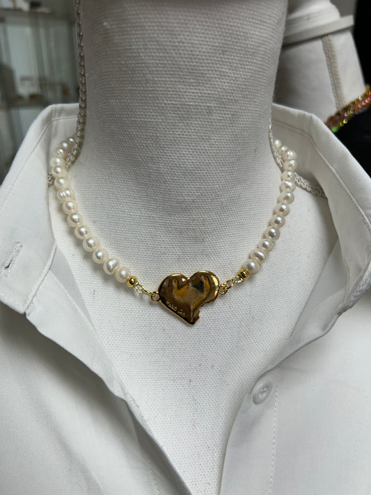 Short pearl necklace corazón mordido