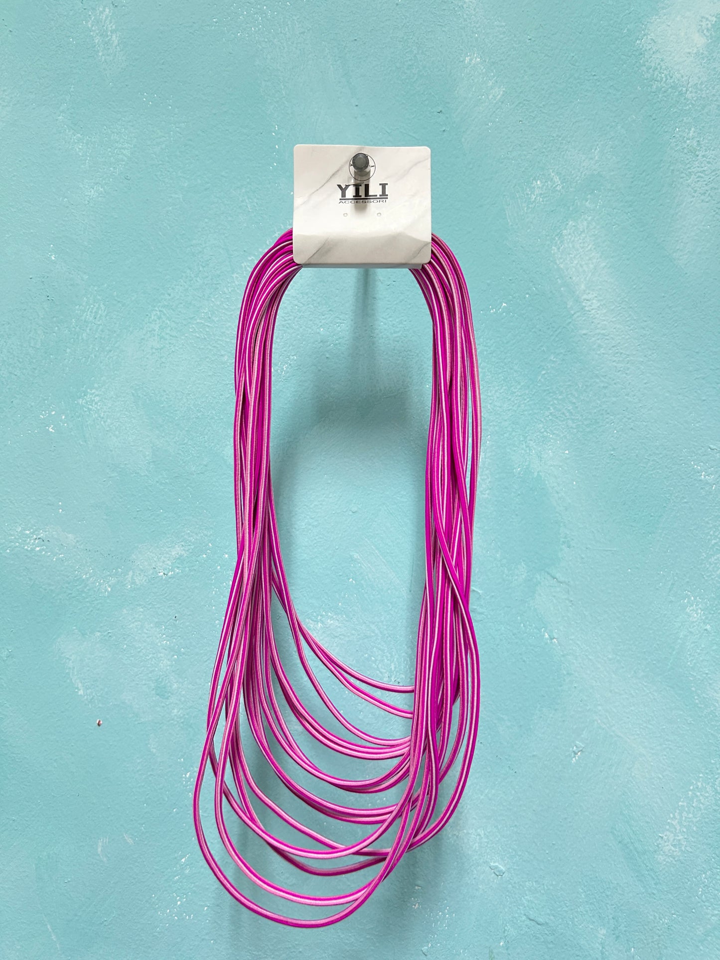Short & thin stringy necklace