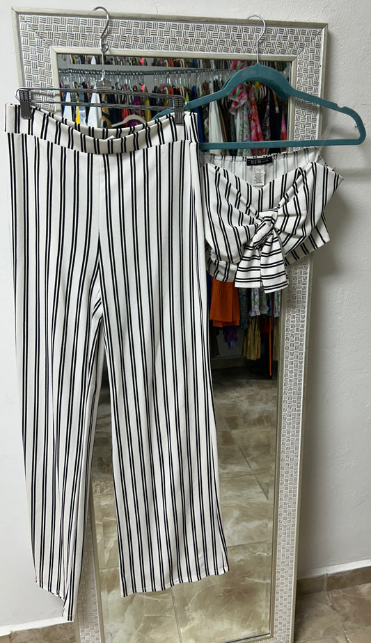 BLACK AND WHITE STRIPPED SET