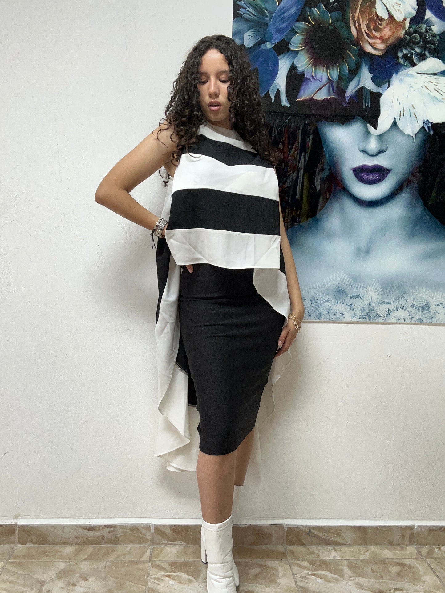 BLACK AND WHITE MERMAID TOP