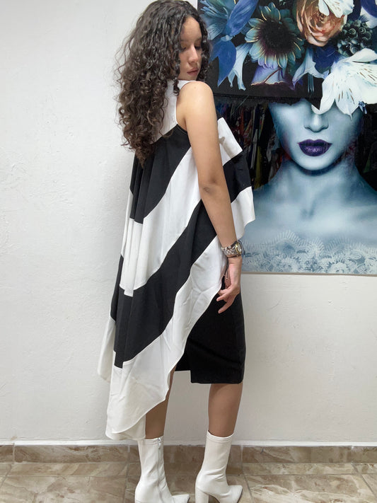 BLACK AND WHITE MERMAID TOP