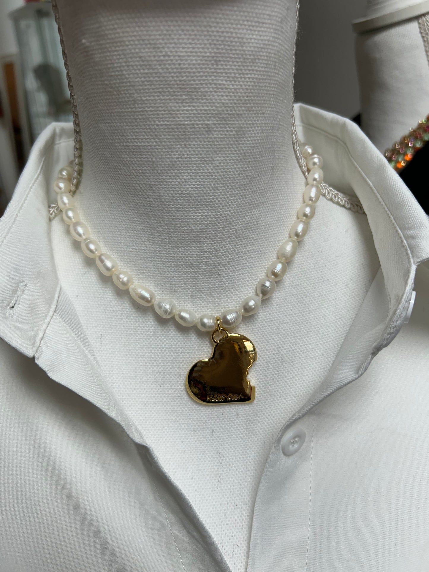 Long pearl necklace corazón mordido