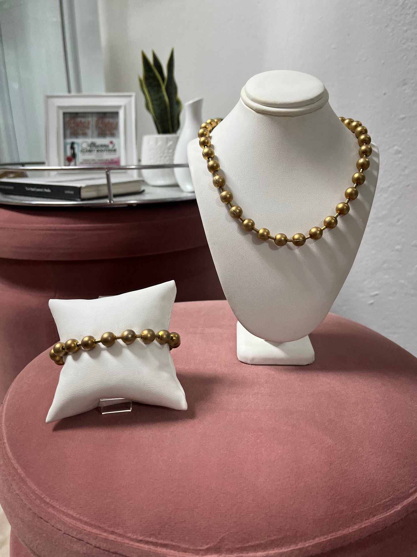 4 SOLES GOLD BEADED necklace and bracelet