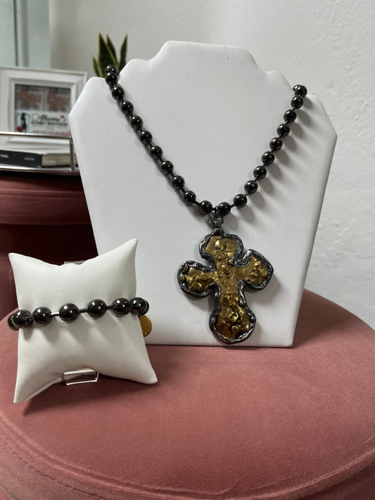 4 SOLES BLACK BEADED CROSS