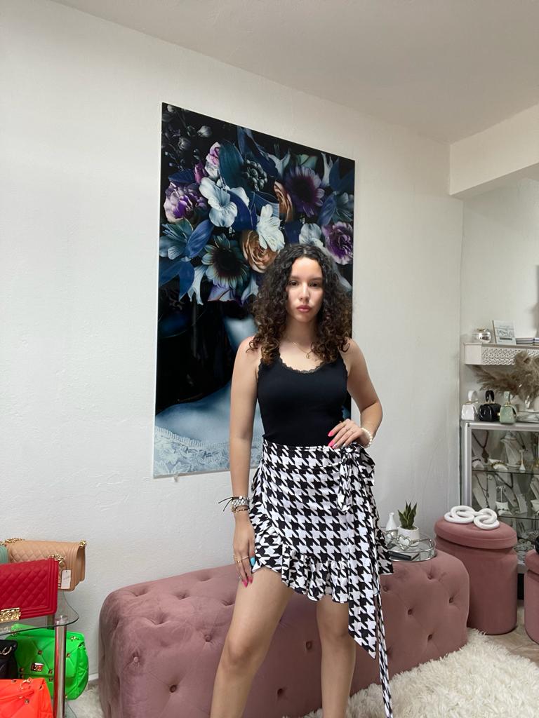 BLACK PATTERN SKIRT